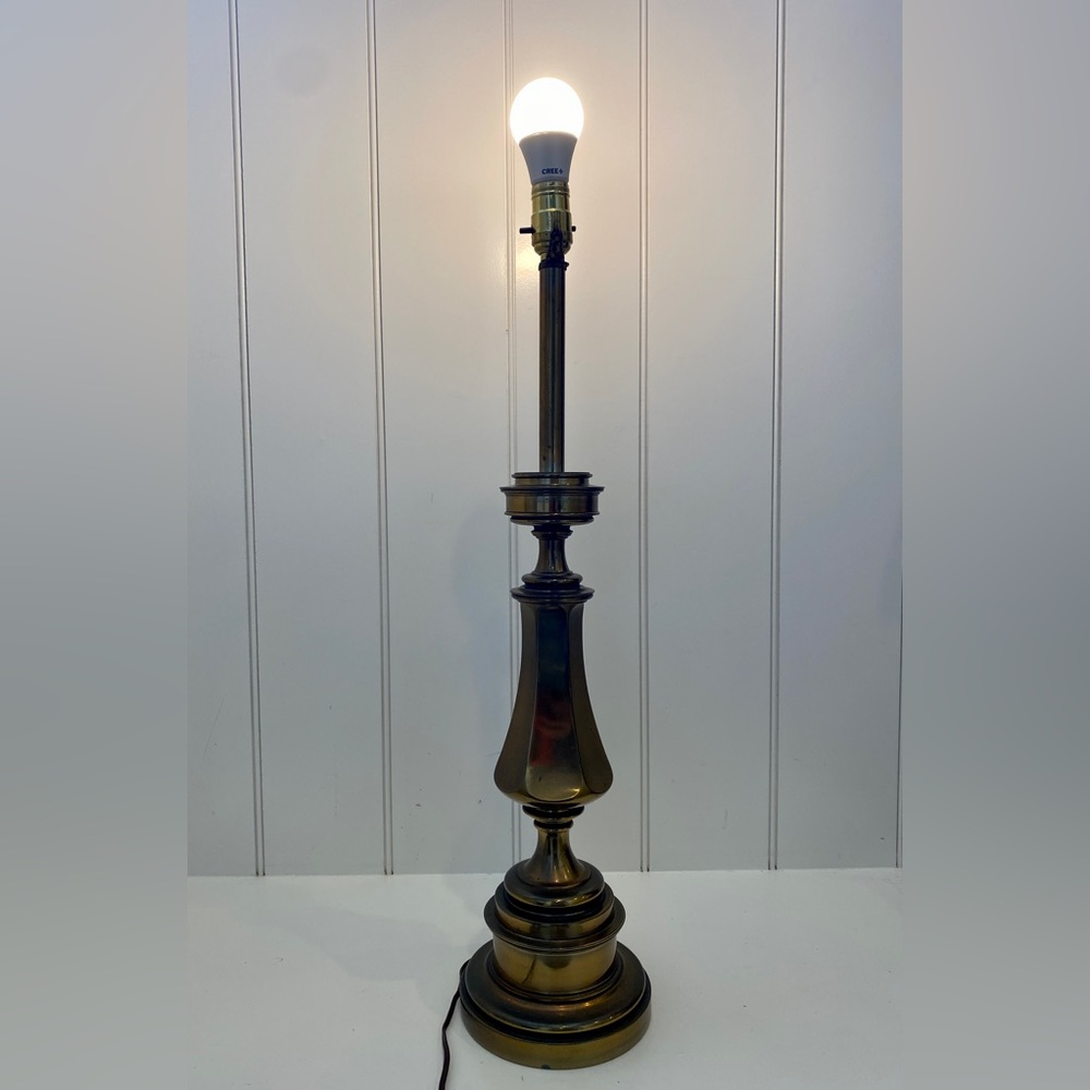 Vintage MCM Stiffel brass lamp.